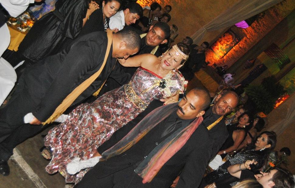 aniversario-jacira-leao-2-noite-em-mumbai-2010-maceio-40-graus-20-anos_0136