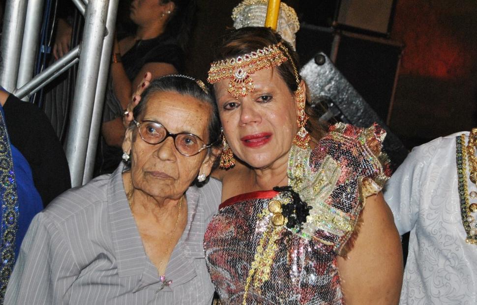 aniversario-jacira-leao-2-noite-em-mumbai-2010-maceio-40-graus-20-anos_0143