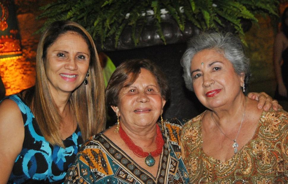 aniversario-jacira-leao-2-noite-em-mumbai-2010-maceio-40-graus-20-anos_0194