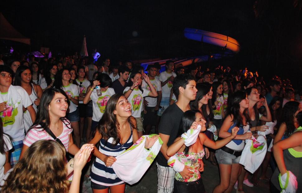 colegio-contato-17-anos-banda-forfun-eco-park-maceio-40-graus-20-anos_0241