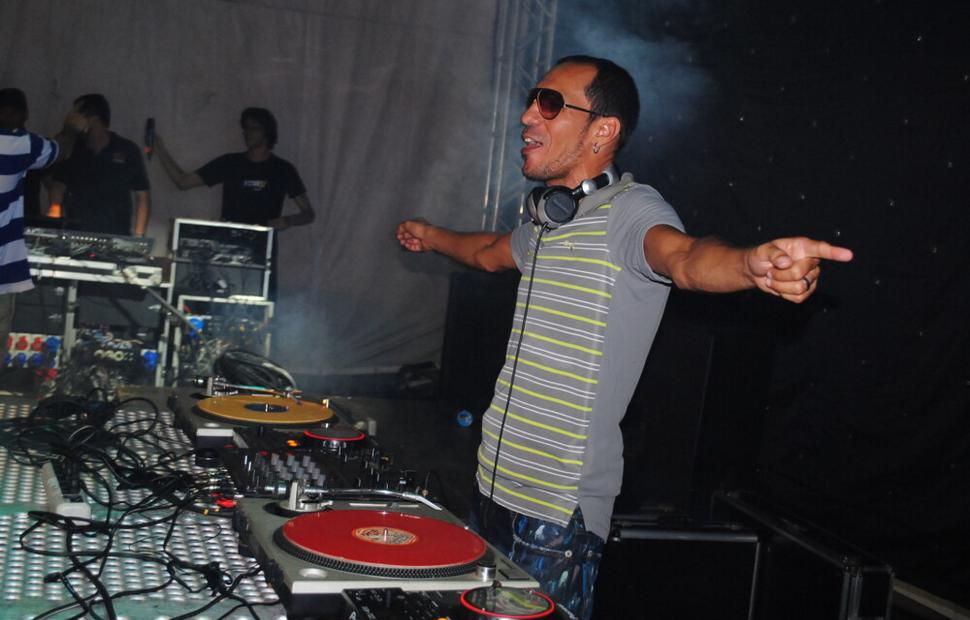 colegio-contato-17-anos-banda-forfun-eco-park-maceio-40-graus-20-anos_0297