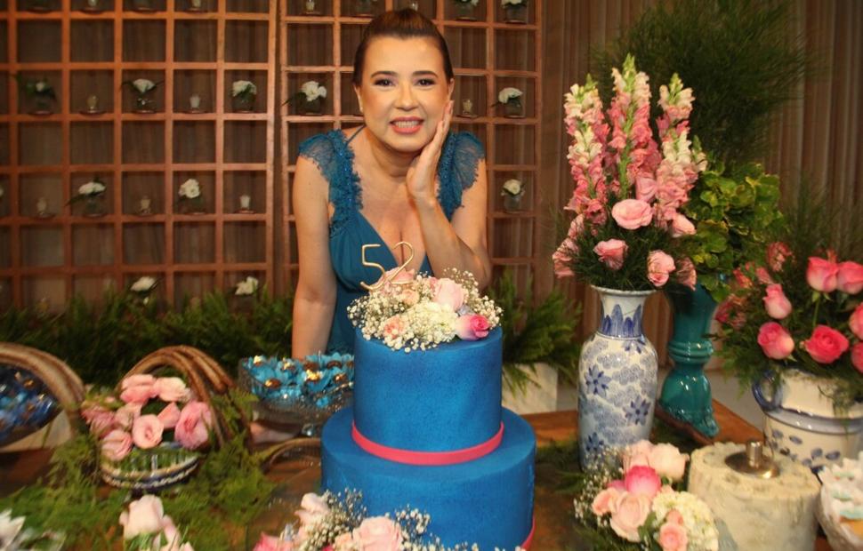 52-anos-nísia-salão-reviver-2022-maceio-40-graus_0001