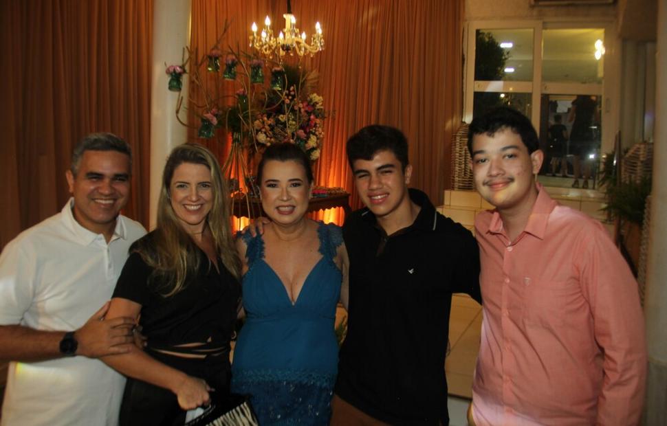 52-anos-nísia-salão-reviver-2022-maceio-40-graus_0084