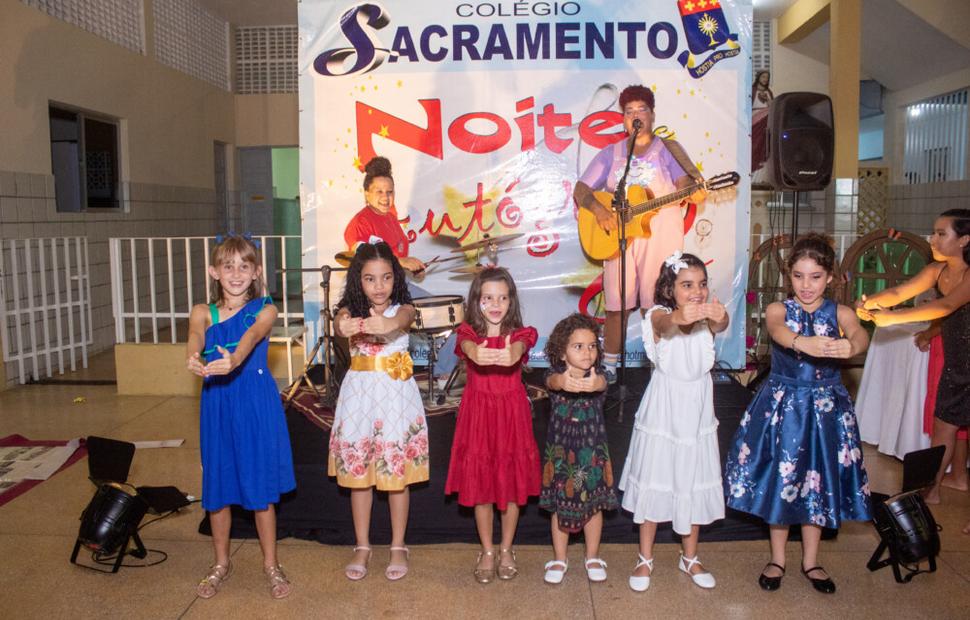 noite-de-autógrofo-colegio-sacramento-2022_0281