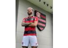 Zagueiro Léo Pereira assina renovação com Flamengo até 2027