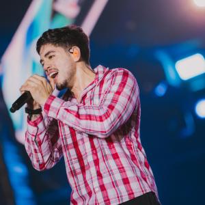 Thiago Freitas encerra turnê junina com show gratuito em Arapiraca