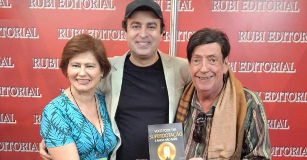 “Você pode ter superdotação e ainda não sabe”: alagoano Melquisedeque Carlos lança, durante 41ª Bienal do Livro do RJ, seu segundo livro