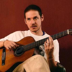 Rubel em Maceió com sua nova turnê “BELEZA. Rubel e Violão”