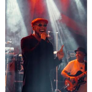 Jau comanda Pôr do Sol em Maceió com participação especial de Edson Gomes