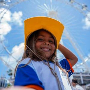 Alegria e encantamento marcam visita de crianças da rede municipal à roda gigante da orla de Pajuçara