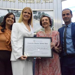 Parlamento concede Comenda Hélvio Auto à médica Rafaella Britto Toledo por avanços na oncologia em Alagoas