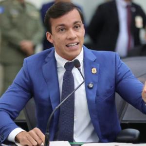 Delegado Leonam cobra transparência e critica endividamento do Estado