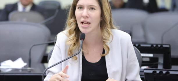 Cibele Moura solicita celeridade em projeto que garante retorno automático para pessoas com TEA e TDAH