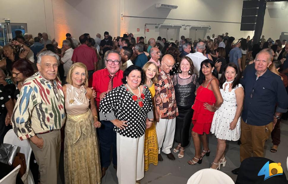 Baile-Anos-Dourados-Iate-Clube-Pajussara-22-11-2025 (40)