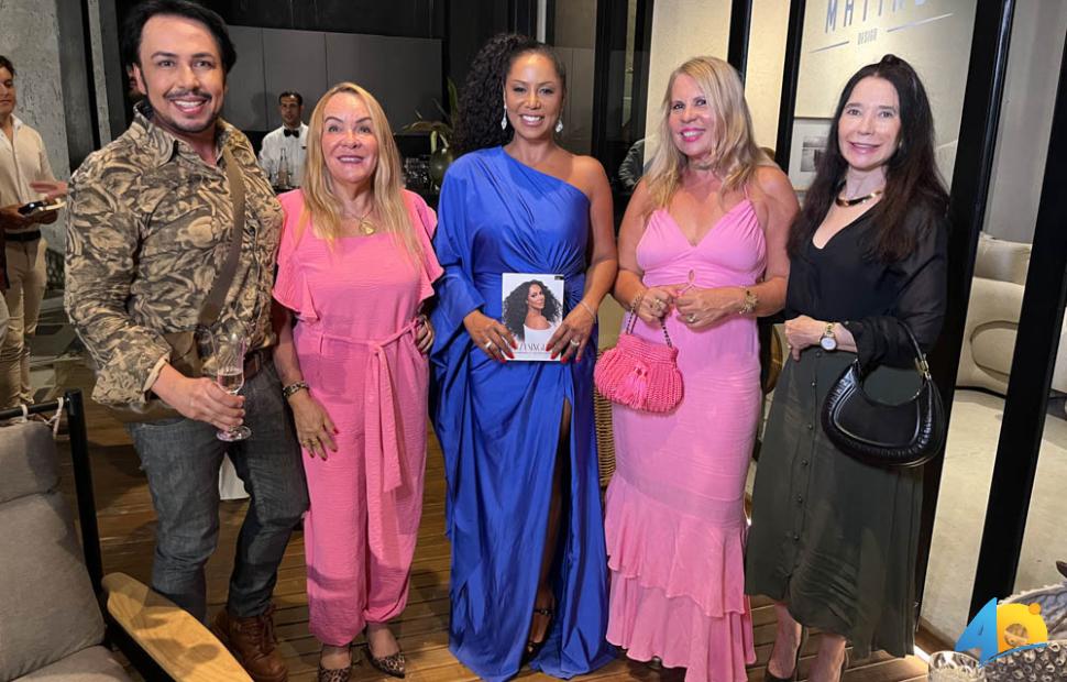 lançamento-do-livri-beleza-singular-valeria-valenssa-26-11-2025-Lojas-Matias-Design (10)