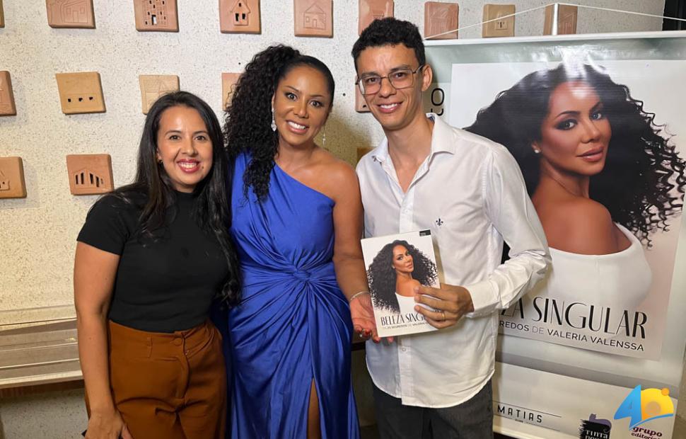 lançamento-do-livri-beleza-singular-valeria-valenssa-26-11-2025-Lojas-Matias-Design (13)