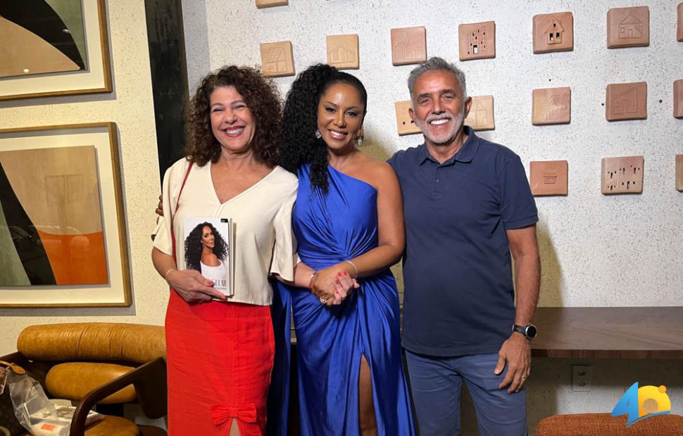 lançamento-do-livri-beleza-singular-valeria-valenssa-26-11-2025-Lojas-Matias-Design (14)