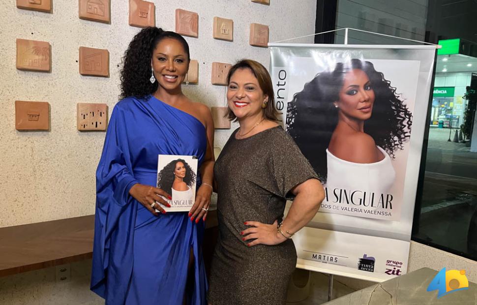 lançamento-do-livri-beleza-singular-valeria-valenssa-26-11-2025-Lojas-Matias-Design (30)