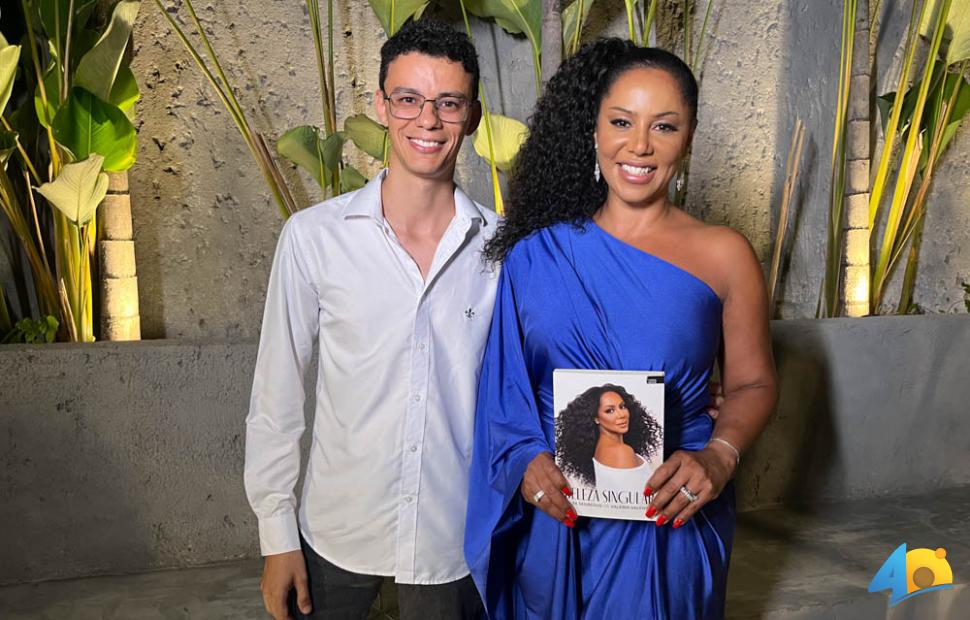 lançamento-do-livri-beleza-singular-valeria-valenssa-26-11-2025-Lojas-Matias-Design (85)