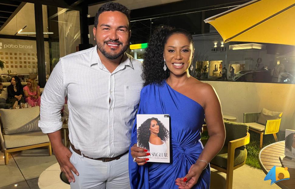 lançamento-do-livri-beleza-singular-valeria-valenssa-26-11-2025-Lojas-Matias-Design (89)