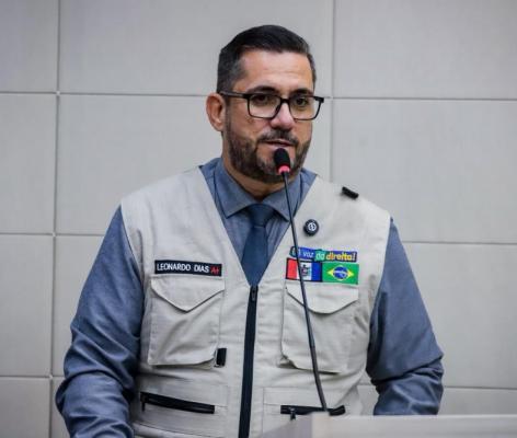 Leonardo Dias critica Governo por aumento de impostos e compara Dantas ao “Grinch”