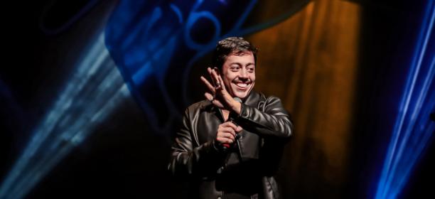 Esgotando ingressos, humorista Renato Albani traz seu novo show para Arapiraca e Maceió