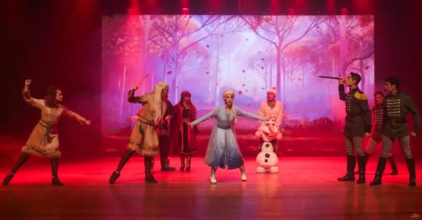 Espetáculo traz a magia da animação Frozen aos palcos do Teatro Gustavo Leite