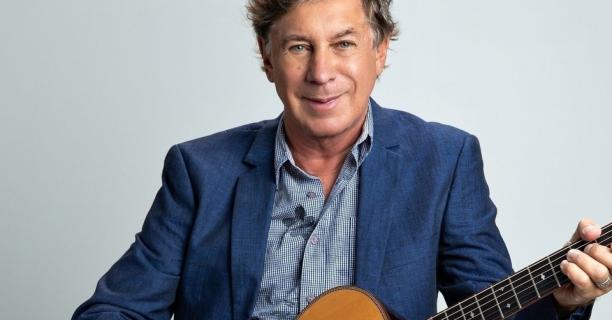 Flávio Venturini chega a Maceió com show que celebra 50 anos de carreira