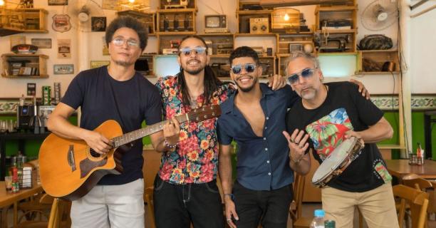 Músicos alagoanos desafiam rótulos em encontro inédito entre samba e brega no mesmo palco