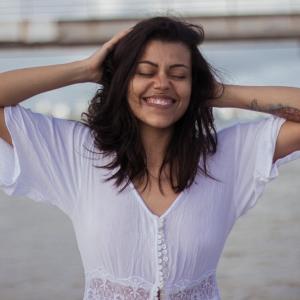 May Honorato e Daniel Queiroz lançam ‘Sobre Deixar’, canção que propõe aprender o tempo das despedidas