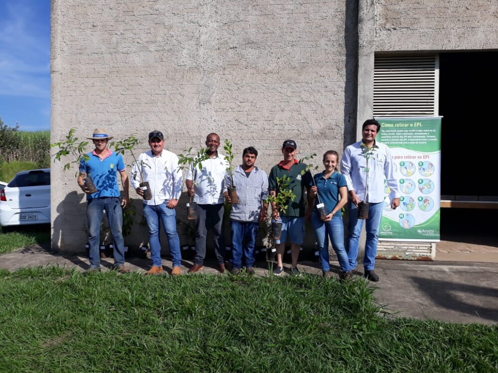 Projeto recolhe 200 toneladas de embalagens vazias de defensivos e distribui mudas a agricultores