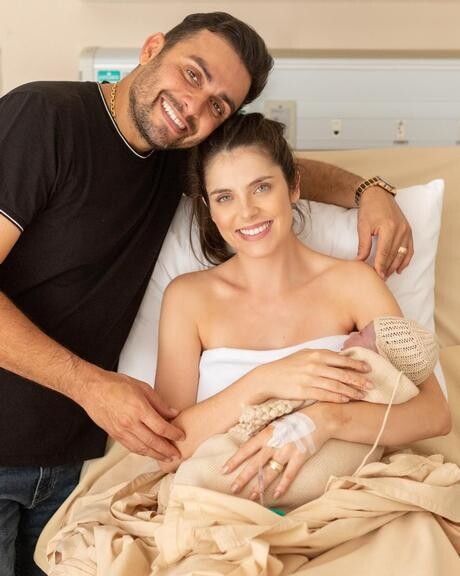 Nasceu! Mano Walter e Débora Silva celebram a chegada do primeiro filho: “Maior amor do mundo”