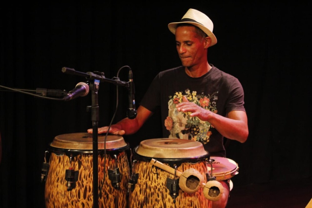 Percussionista Alagoano tem música exibida em série da Netflix