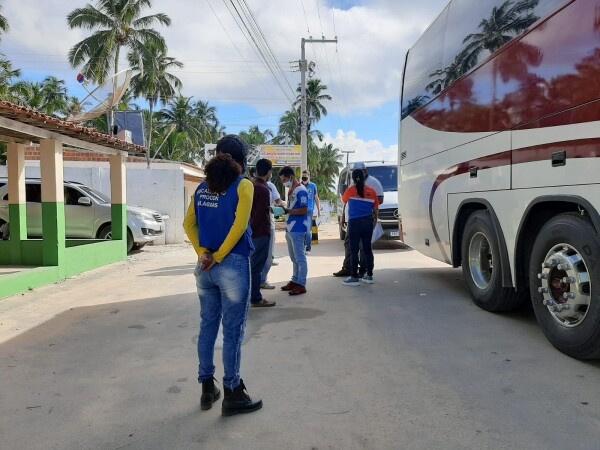 Sedetur e Procon abordam 22 veículos e 7 são flagrados irregulares em Maragogi