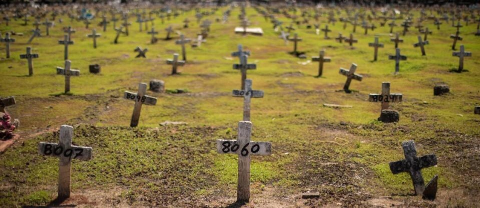 Brasil atinge 300 mil mortos por Covid-19 um dia após recorde de mais de 3 mil vidas perdidas em 24 horas