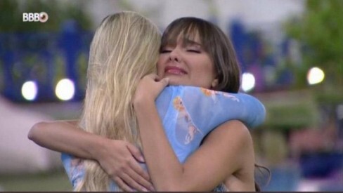 ‘BBB 21’: Thaís fica surpresa ao ser eliminada e Juliette consola Viih Tube aos prantos