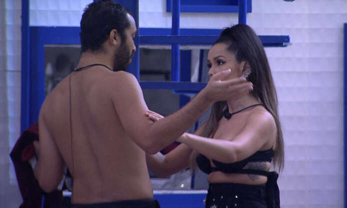 ‘BBB21’: Juliette e Gilberto discutem antes de festa e brother afirma: ‘Muito chateado’