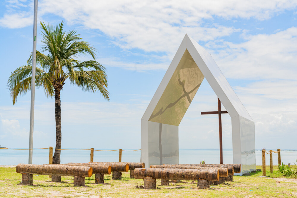 Quer casar na praia? Saiba como pedir autorização para eventos na Capelinha de Jaraguá