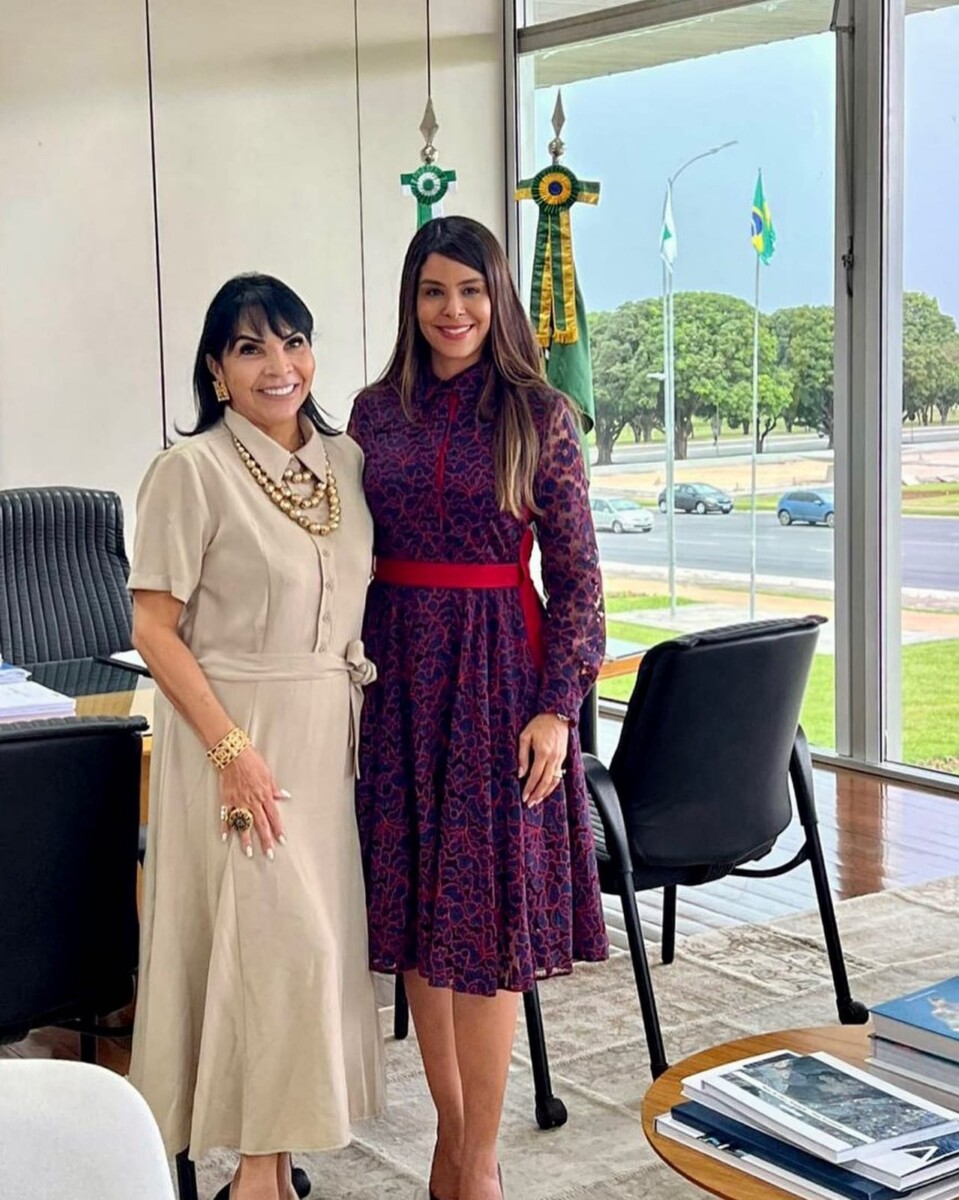 Primeira-dama do DF recebe homenagem da Febraccos em Brasília