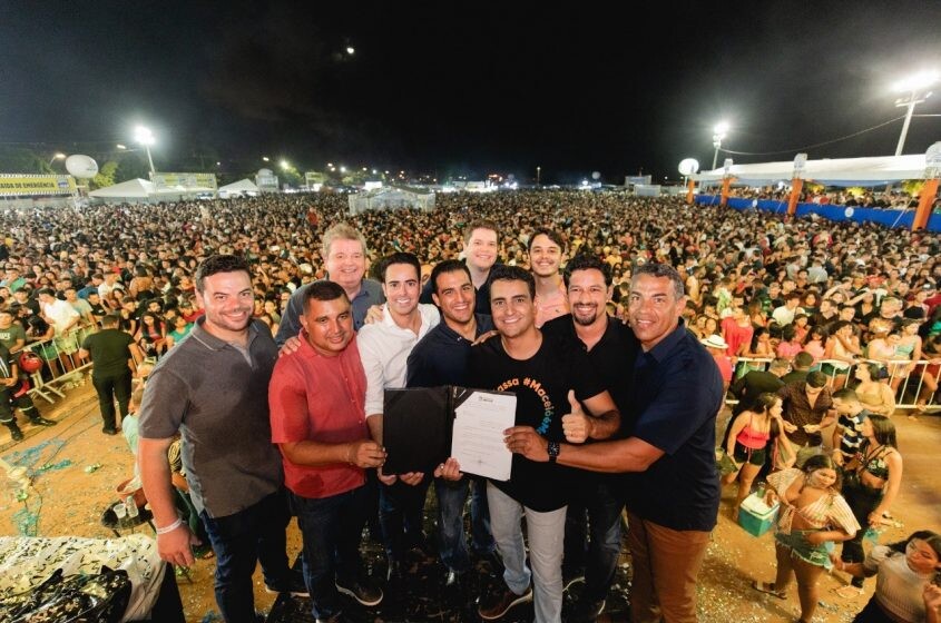 Prefeito JHC entrega Rota do Mar em festa com mais de 70 mil pessoas