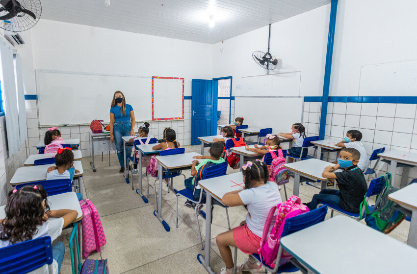 Prefeitura de Maceió nomeia mais 300 aprovados do concurso da Educação de 2017