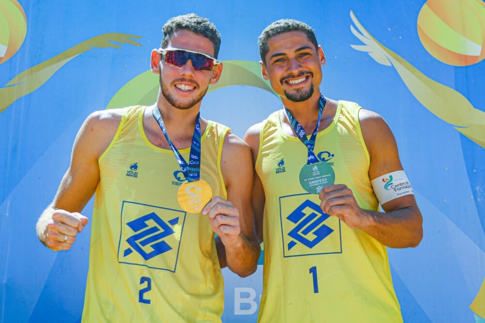 Maceió Shopping recebe atletas do vôlei de praia em tarde de autógrafos