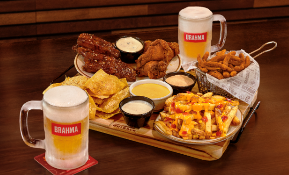 Outback e Brahma entram na torcida e lançam refil de chopp e aperitivos à vontade