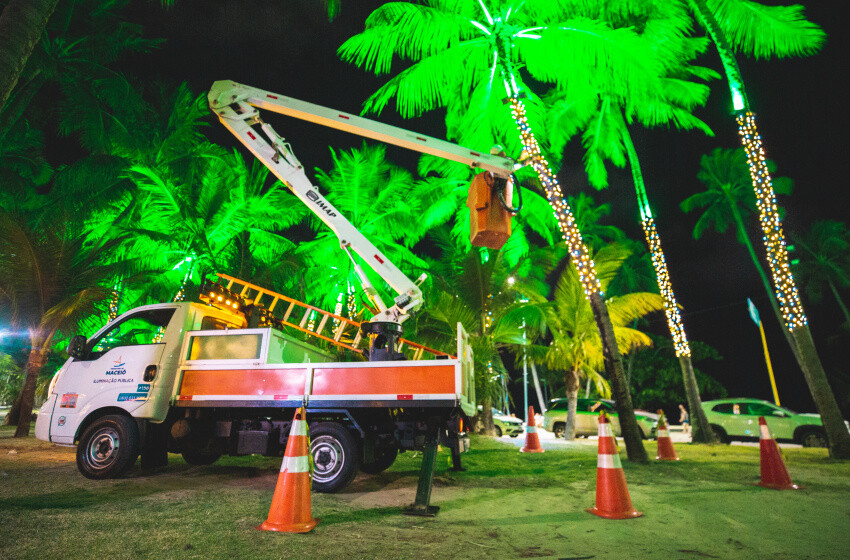 Furto de cabos e adornos atrasa iluminação de Natal de Maceió