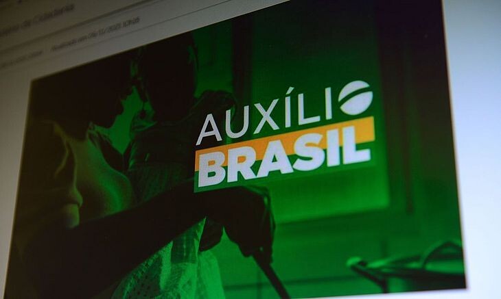 Governo divulga calendário do Auxílio Brasil para 2023; veja datas