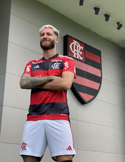 Zagueiro Léo Pereira assina renovação com Flamengo até 2027