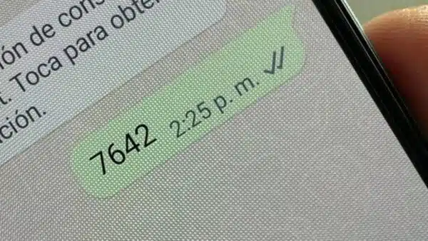WhatsApp: Por que os jovens escrevem “7642” e o que isso significa