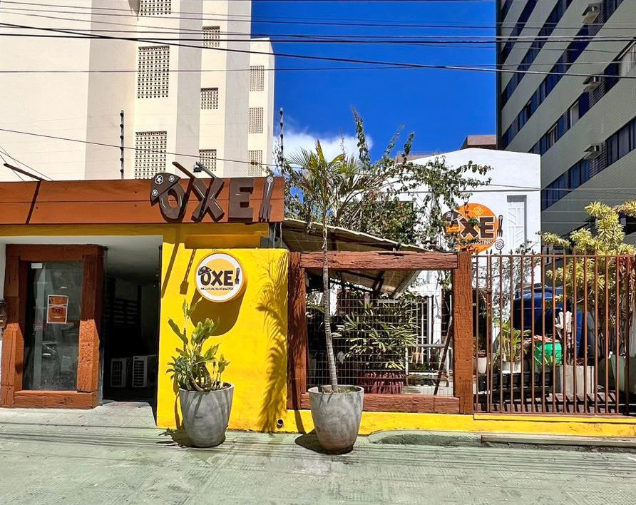 Restaurante Ôxe Maceió reabre em novo endereço com menu ampliado e clima de casa