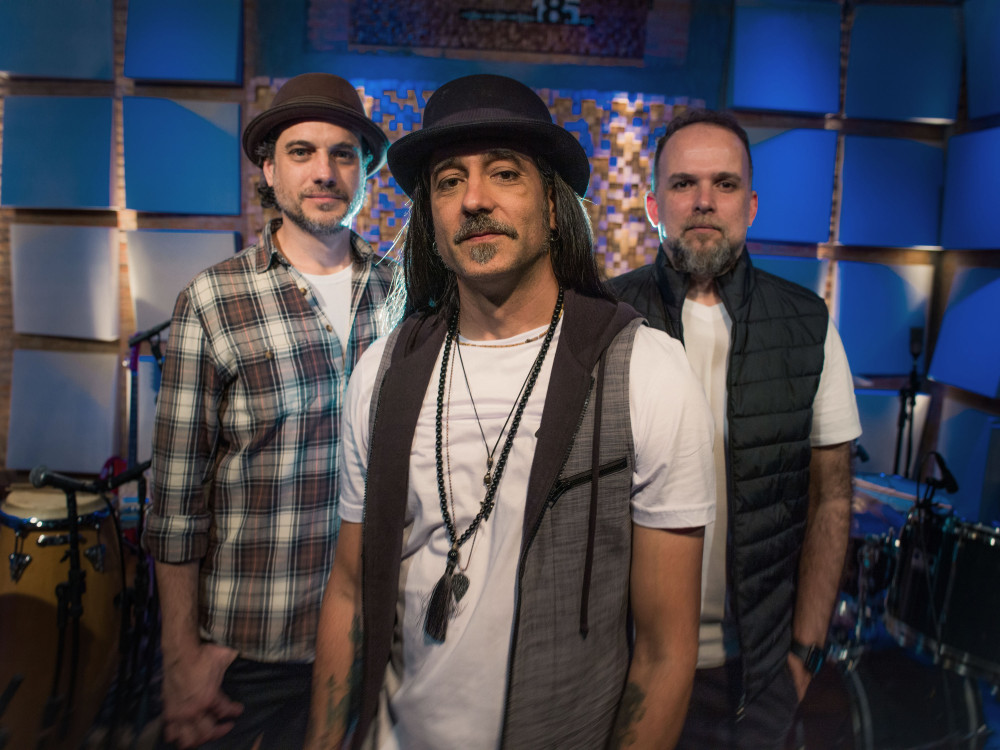 25 de julho: Oxe lança novo álbum em celebração à trajetória da banda