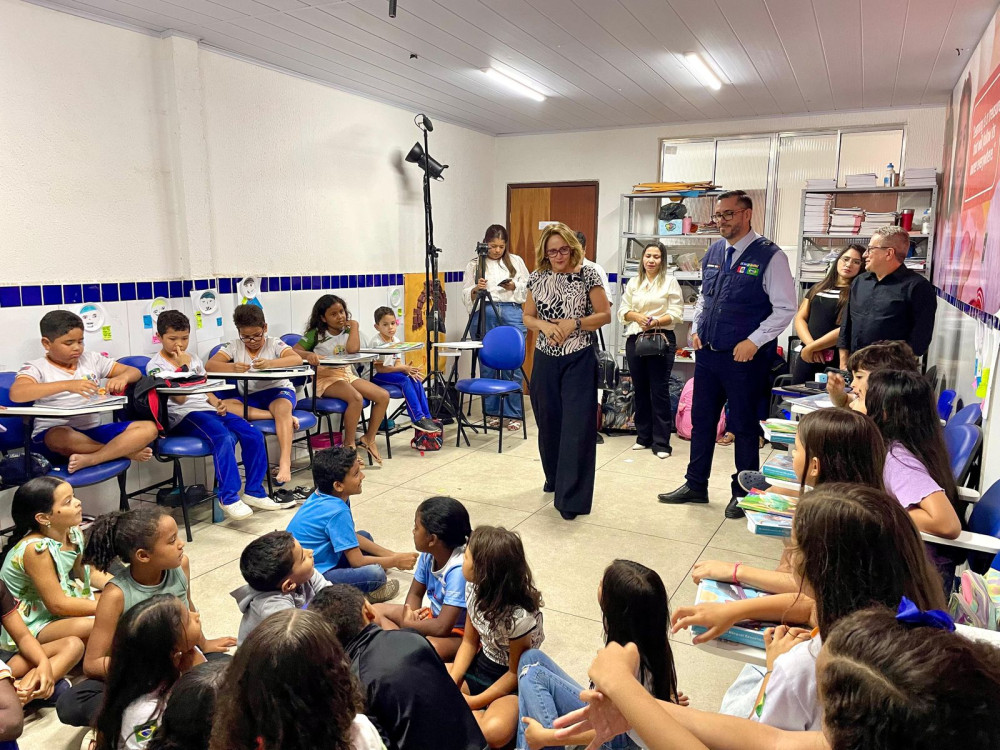 Leonardo Dias visita escola bilíngue em Pilar e destaca impacto do método que será implantado em Maceió